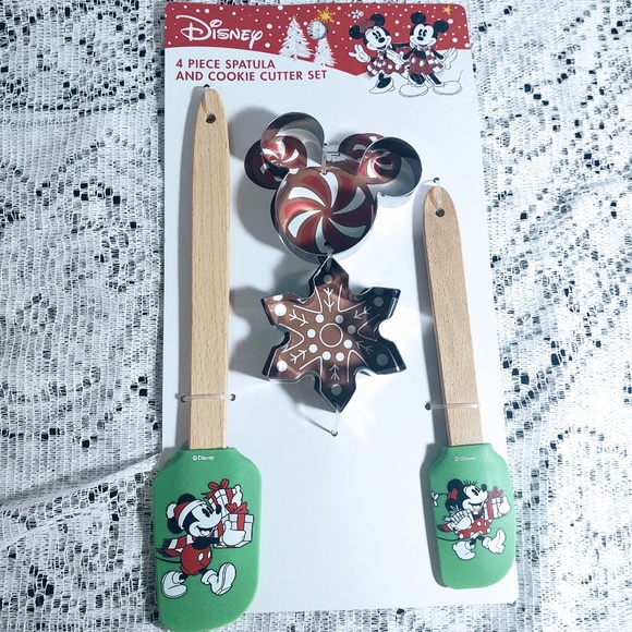 NEW DISNEY SILICONE 4 PC SPATULA AND COOKIE CUTTER SET/CHRISTMAS GIFT/BAKING - Picture 1 of 5